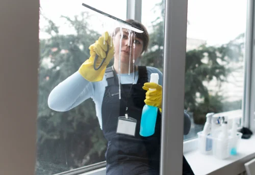 Nettoyage de vitres intérieures et extérieures à Parthenay